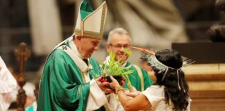 Papa Francisco: haciendo nuestro el grito de los pobres, nuestra oración atravesará las nubes