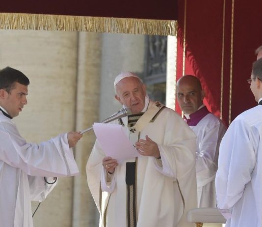 Papa Francisco (Angelus): diálogo sincero para Siria y paz social en Ecuador