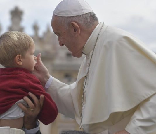 El Papa FRANCISCO, audiencia general: inculturar con delicadeza el mensaje de la fe