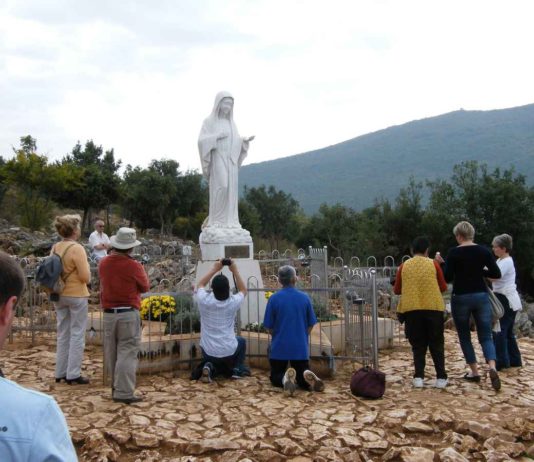 Las apariciones de la Virgen en Medjugorje2