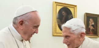 Papa emérito Joseph Ratzinger y del cardenal Robert Sarah