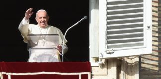 Ángelus: El Papa Francisco pide orar para comprender el don del bautismo