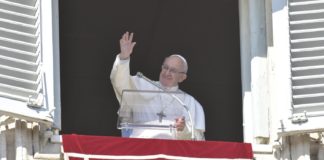 Papa Francisco pide que recemos por los migrantes que huyen de las guerras