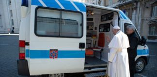 Vaticano. Las personas sin hogar también tienen su propia ambulancia