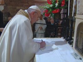 el Papa firma "Fratelli Tutti"