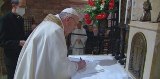 el Papa firma "Fratelli Tutti"